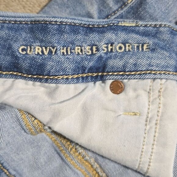 American Eagle Curvy High Rise Super Stretch Distressed Shorts - Size 16 - Picture 4 of 11